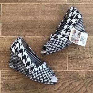 NEW TOMS Women’s Houndstooth Women’s Wedges 8